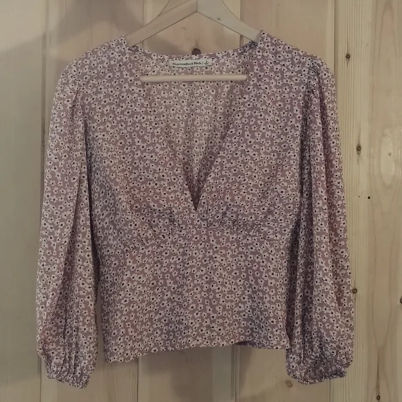 Abercrombie & Fitch top semi wide sleeve/ v neck - Picture 1 of 8
